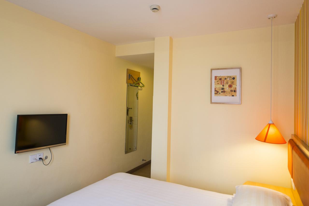 Home Inn Shanghai Hongqiao Terminal Jinshajiang Road Changfeng 외부 사진